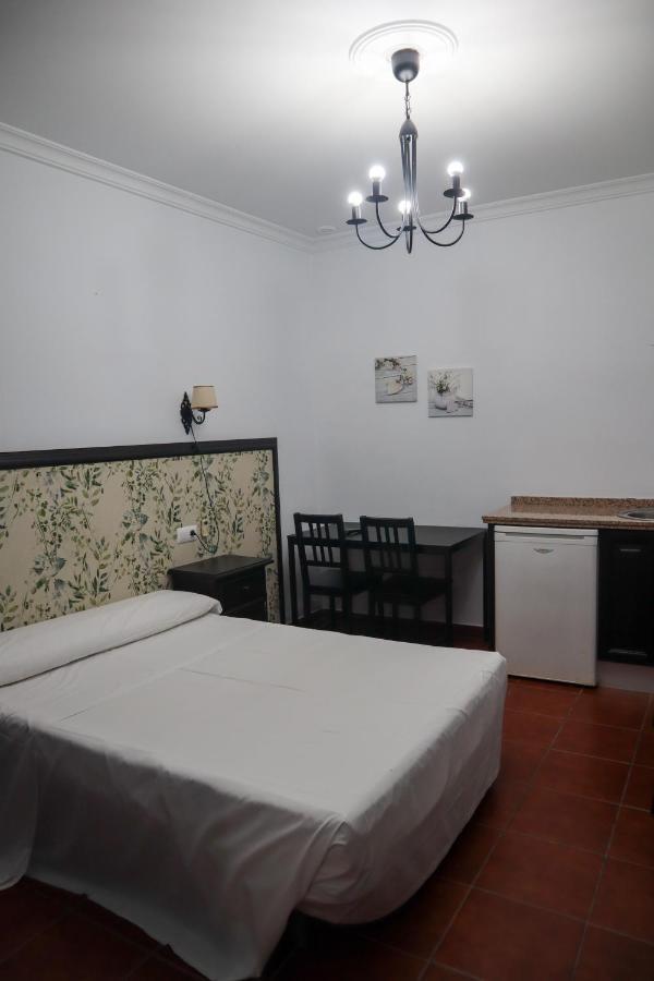 Apartamentos Turisticos Casa Cantillo การ์โมนา ภายนอก รูปภาพ