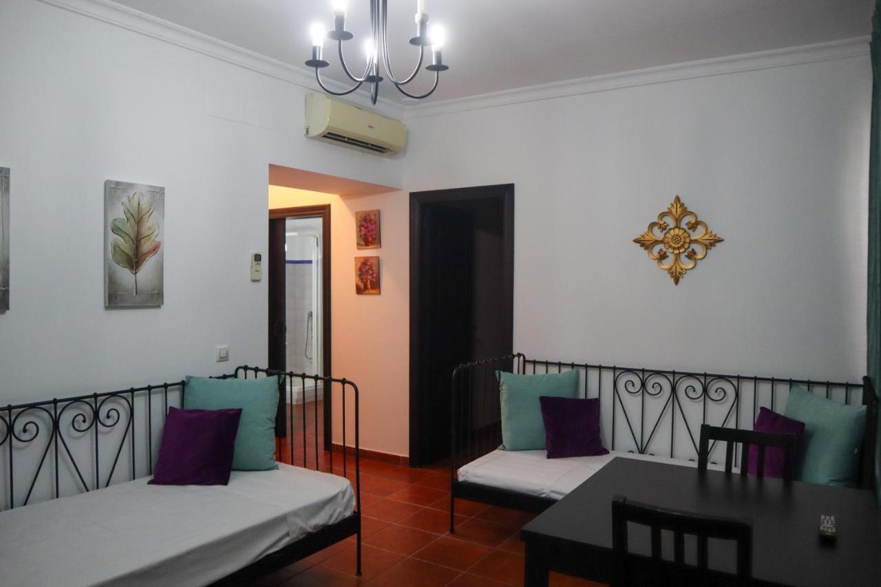 Apartamentos Turisticos Casa Cantillo การ์โมนา ภายนอก รูปภาพ