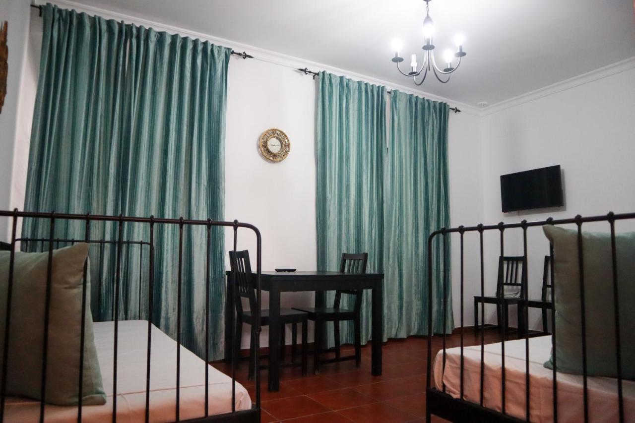 Apartamentos Turisticos Casa Cantillo การ์โมนา ภายนอก รูปภาพ