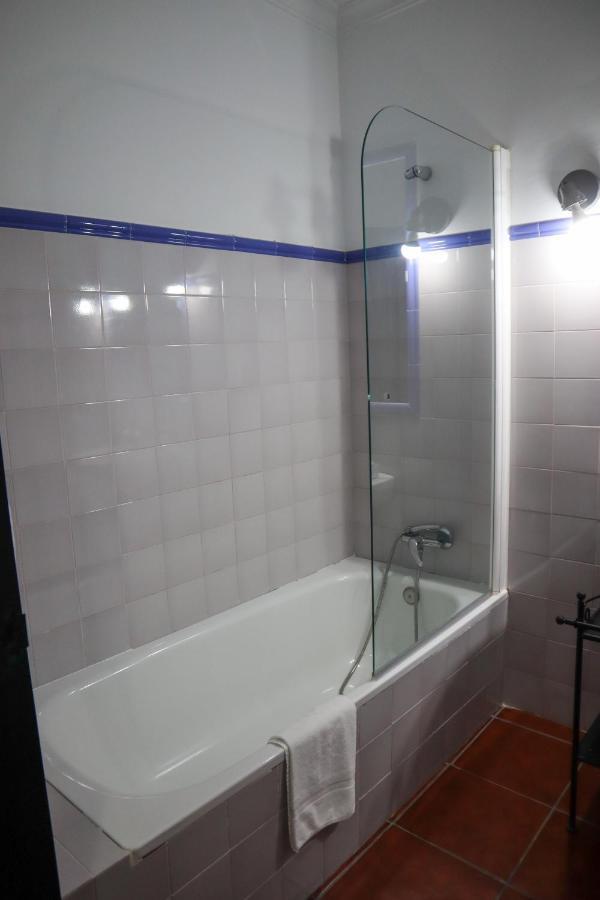 Apartamentos Turisticos Casa Cantillo การ์โมนา ภายนอก รูปภาพ