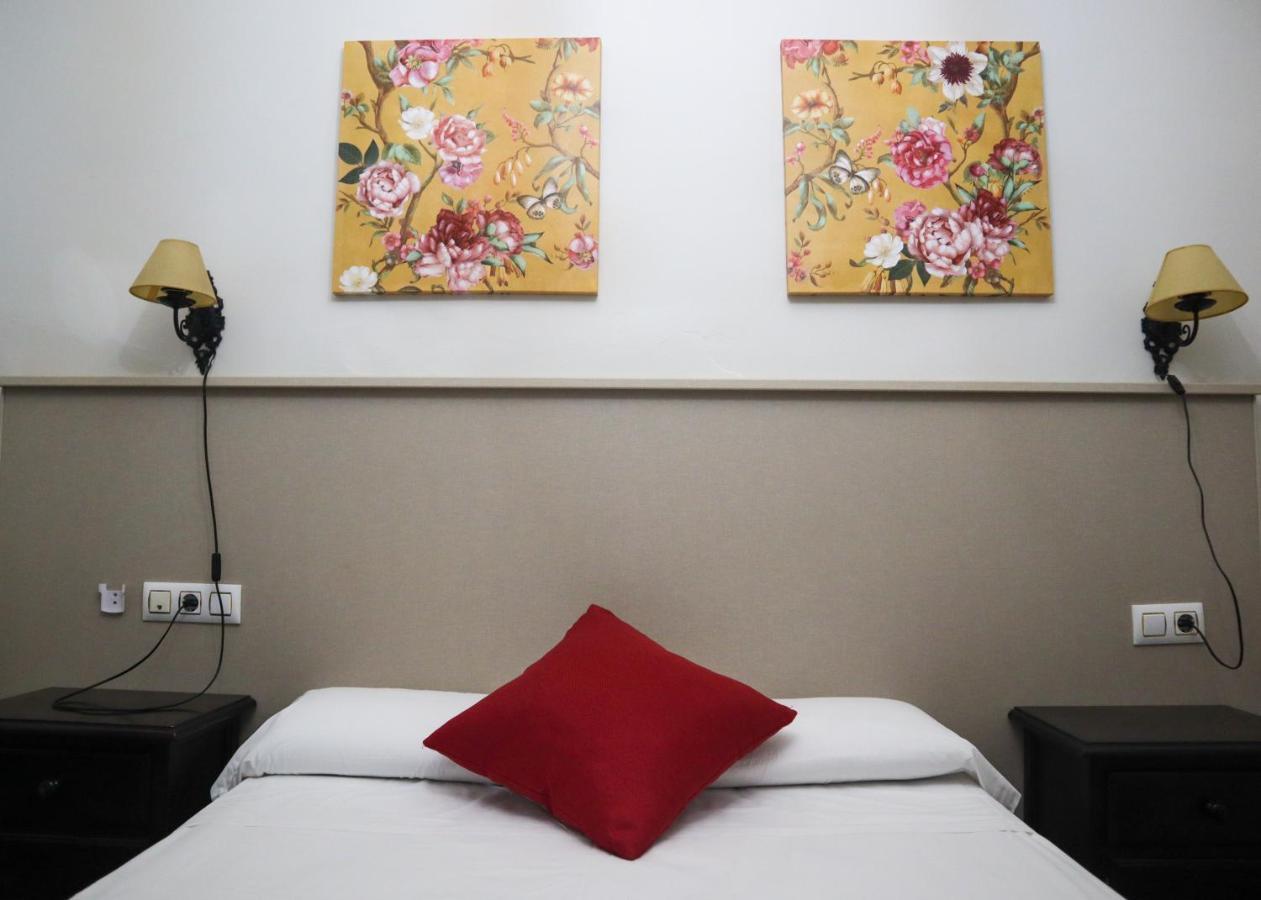 Apartamentos Turisticos Casa Cantillo การ์โมนา ภายนอก รูปภาพ