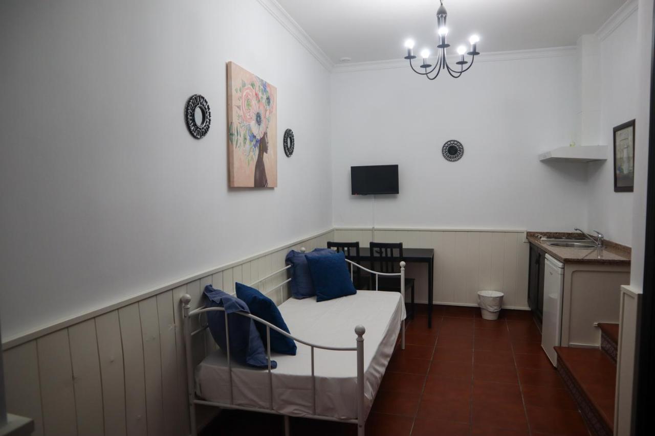 Apartamentos Turisticos Casa Cantillo การ์โมนา ภายนอก รูปภาพ